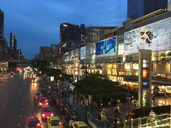 バンコクの中心にあるショッピングモールのセントラルワールドです