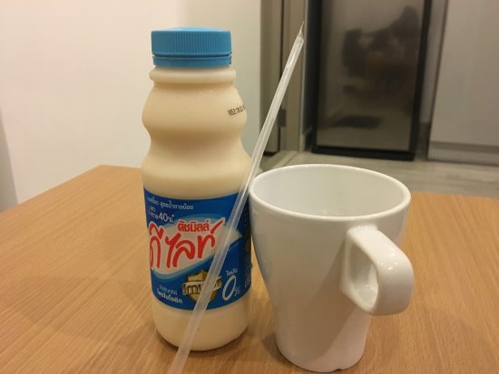 タイ・バンコクで売られているヤクルトです